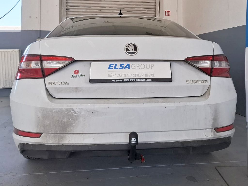 Montaz-tazneho-Skoda-Superb-3-sedan