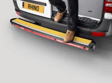 Nárazuvzdorný schůdek MAN TGE / VW Crafter 17-, Rhino ImpactStep (10)