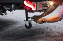 TowBox V5 Swing long - Urban Black - using the product (12) (14)